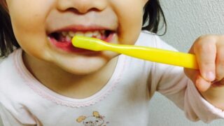 子供の 歯磨き粉 はいつから？フッ素入りおすすめ歯磨き粉8選